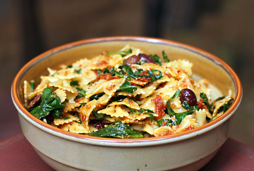 Pasta with Sun-Dried Tomato Pesto, Olives, and Spinach – Dirty Gourmet