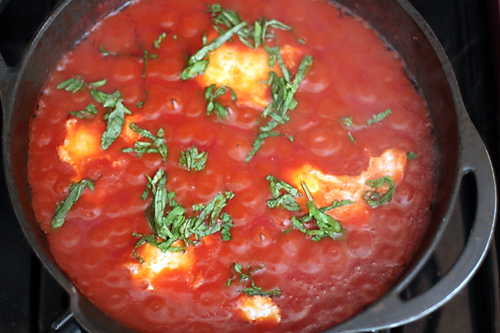 eggs-poaching-in-tomato-sauce