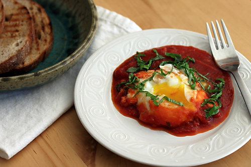 poached-eggs-tomato-sauce