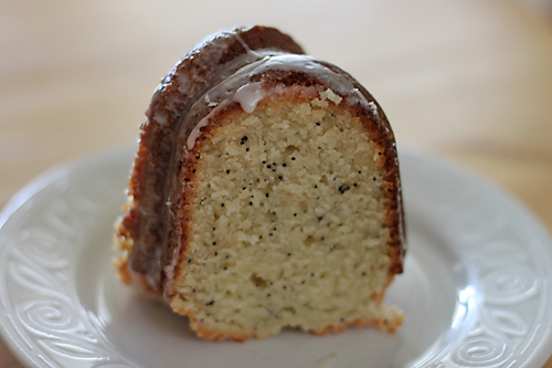 almond-poppyseed-bundt-slice